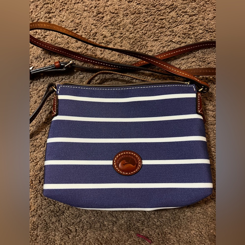 Dooney & Bourke crossbody pouchette - Picture 4 of 7